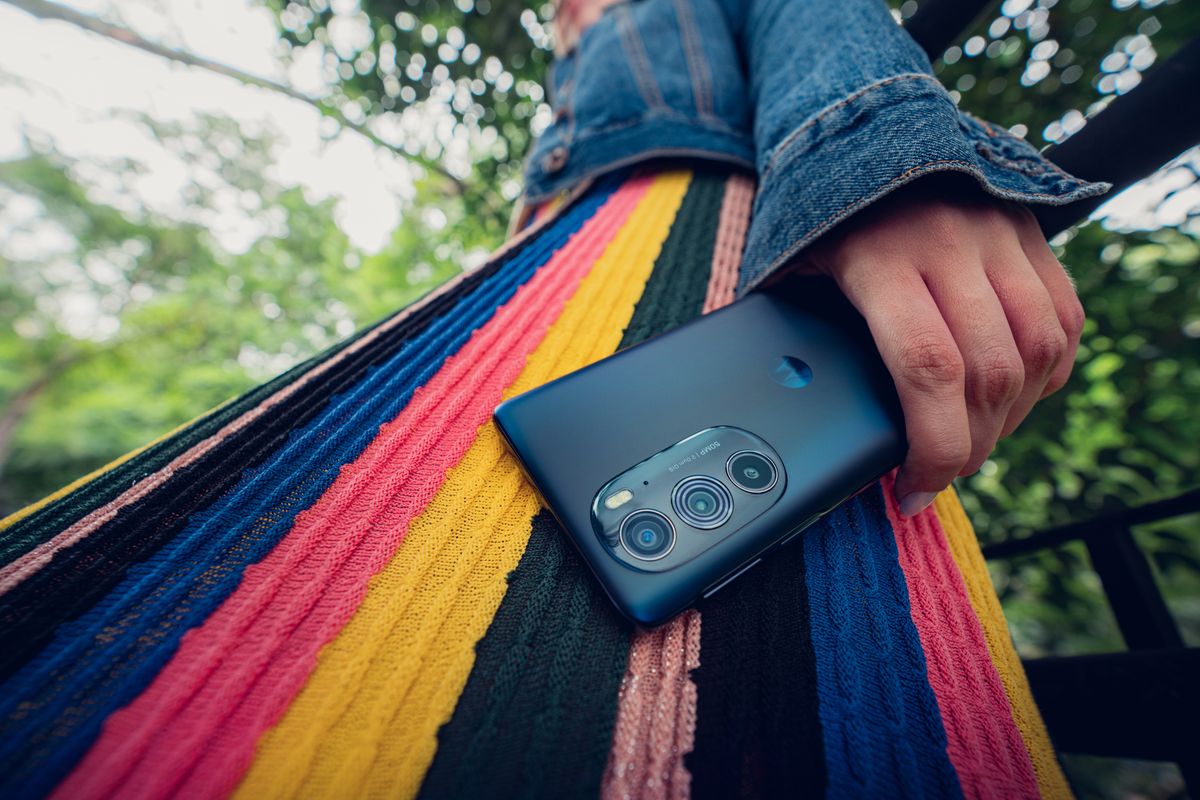 Motorola lanza globalmente el nuevo Motorola edge 30 pro