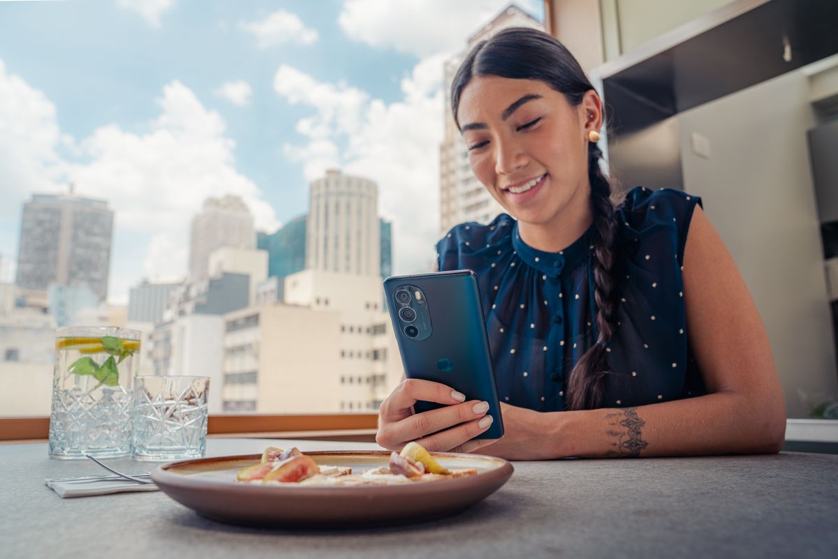 Motorola edge 30 pro disponible con Telcel